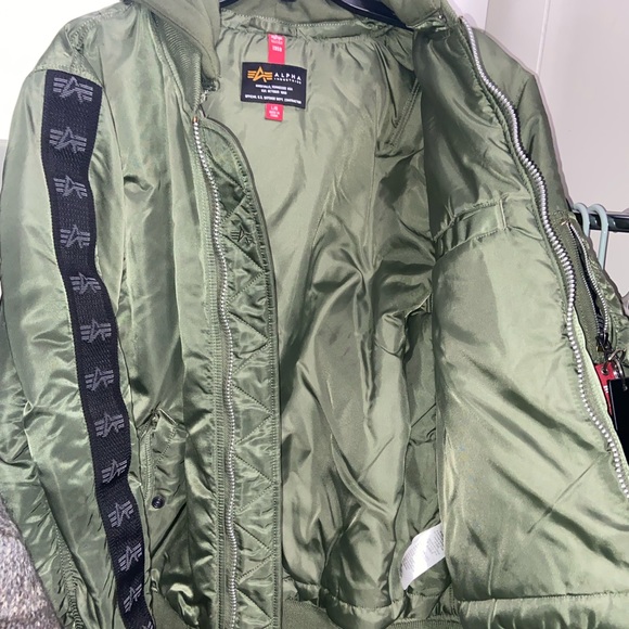 Alpha Industries x Barneys, Sage, New - Picture 4 of 5